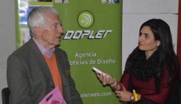 Jorge Frascara impartiendo conocimiento y análisis del diseño. Foto: Dopler Agencia de Noticias de Diseño.  Todos los derechos reservados