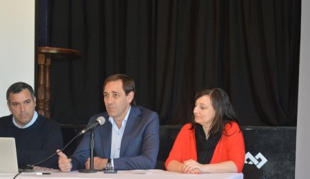 El Subsecretario de Desarrollo Económico Pablo Alvarez, Intendente de la ciudad Julio Garro  y la Secretaria de desarrollo Urbano y Económico Ileana Cid presentando la Marca Destino