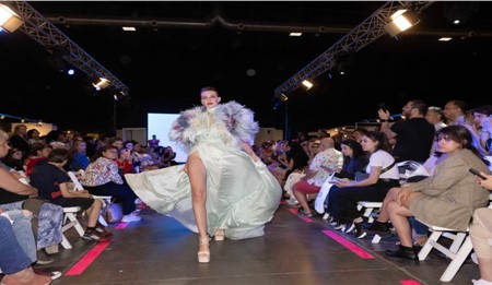 Glaour en el desfile final de Jorge Rey