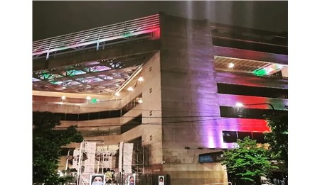 Fachada del Teatro Argentino de la ciudad de La Plata con la bandera italiana. Gentileza: SOMOS ITALIA.TV