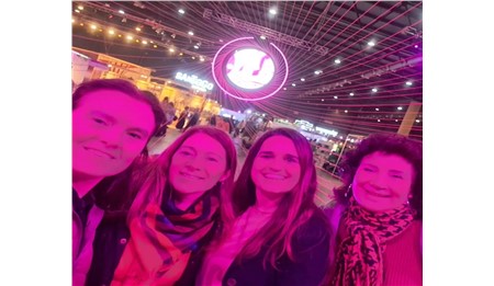 TEEM PINK  Directora Agencia Dopler Mariela Lopazzo con grupo de profesionales amigas pertenecientes a la Agencia cubriendo el hermoso evento Puro Diseño