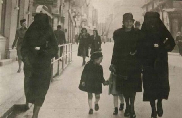 A Muslim woman covers the yellow star of her Jewish neighbour with her veil to protect her from prosecution. Sarajevo, former Yugoslavia. [1941]