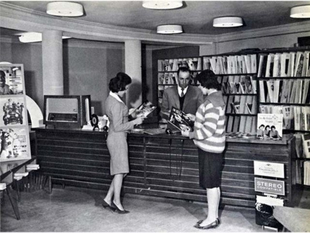 Afghan women at a public library before the Taliban seized power. [c. 1950s]