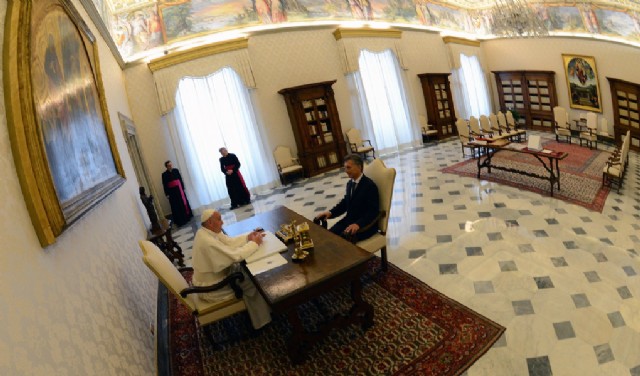 Se reunieron en la biblioteca del Palacio Apostólico del Vaticano