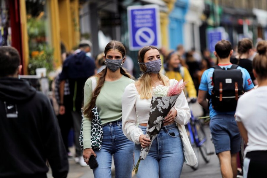 ?Si pudiéramos lograr que todo el mundo usara una máscara ahora, realmente creo que podríamos tener esta epidemia bajo control en cuatro, seis u ocho semanas?, dijo el director del CDC de EEUU. (REUTERS/Simon Dawson)
