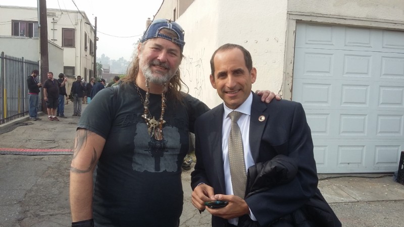 Con Peter Jacobson