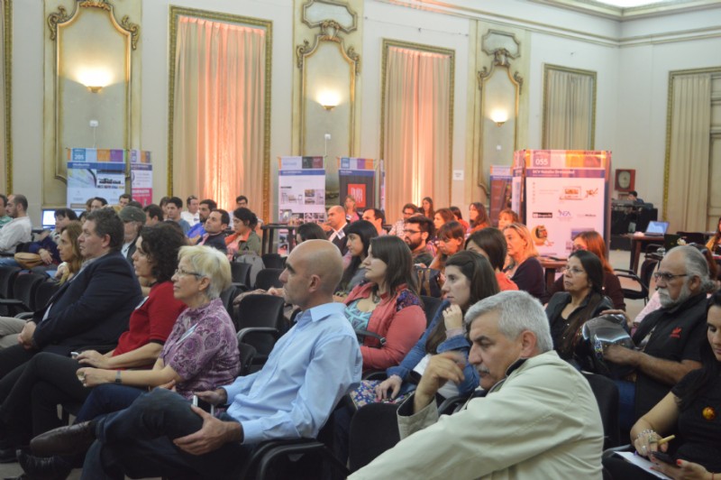 Desarrollo de Conferencia de Sebastián Guerrini Giglio en el Salón Auditorio del Pasaje Dardo Rocha.