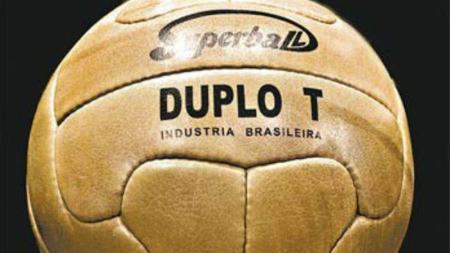 1950, Brasil: Super ball duplo T se llamó la pelota del Mundial; era distinto a los anteriores por sus gajos   Fuente: Archivo