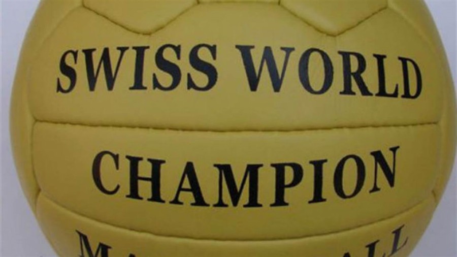 1954, Suiza: la pelota se llamó Swiss World Champion y fue un modelo similar al de Brasil   Fuente: Archivo