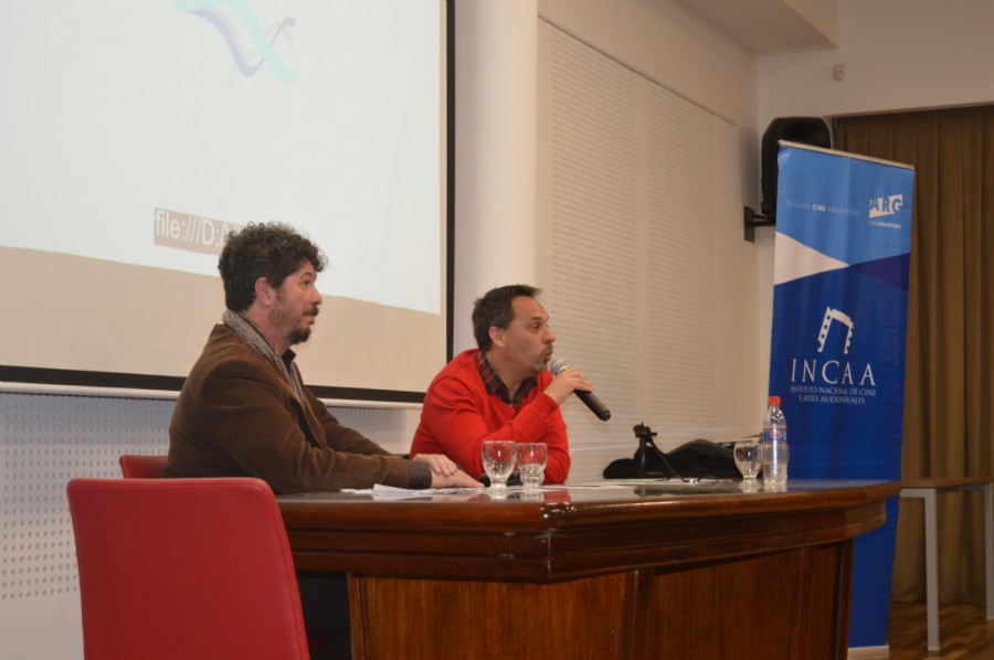 Luis Bernández respondiendo preguntas a los asistentes al evento. Foto Dopler. Todos los derechos reservados