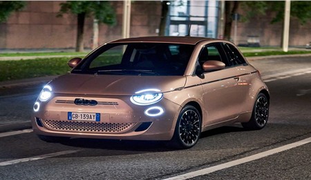Fiat 500e  elimina el color gris de su paleta. ¿A vos que color te gusta?