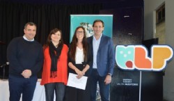 Pablo Alvarez, la Secretaria de desarrollo urbano y económico Ileana Cid, la diseñadora Florencia López, y el intendente de la ciudad de La Plata Julio Garro. Foto: Dopler Agencia de Noticias de Diseño. Todos los derechos reservados