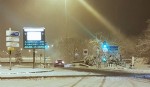 Una mujer camina en la nieve en París (AP/Thibault Camus)