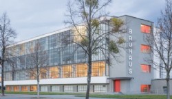 La segunda sede de la Bauhaus, diseñada por Gropius, en Dessau