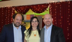 Con los talentosos diseñadores amigos Juan Shakespear y Lorenzo Shakespear en el evento en el Salón Roma La Plata. Foto Dopler Todos los derechos reservados