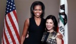 Michelle Obama admira a Barbara Tfank