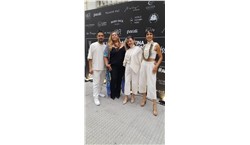 La presidente de AMSOAR Alejandra Gougy con su grupo de talentosas diseñadoras
